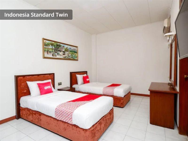Super Oyo Capital O 1644 Hotel Griya Kencana Solo Exteriör bild