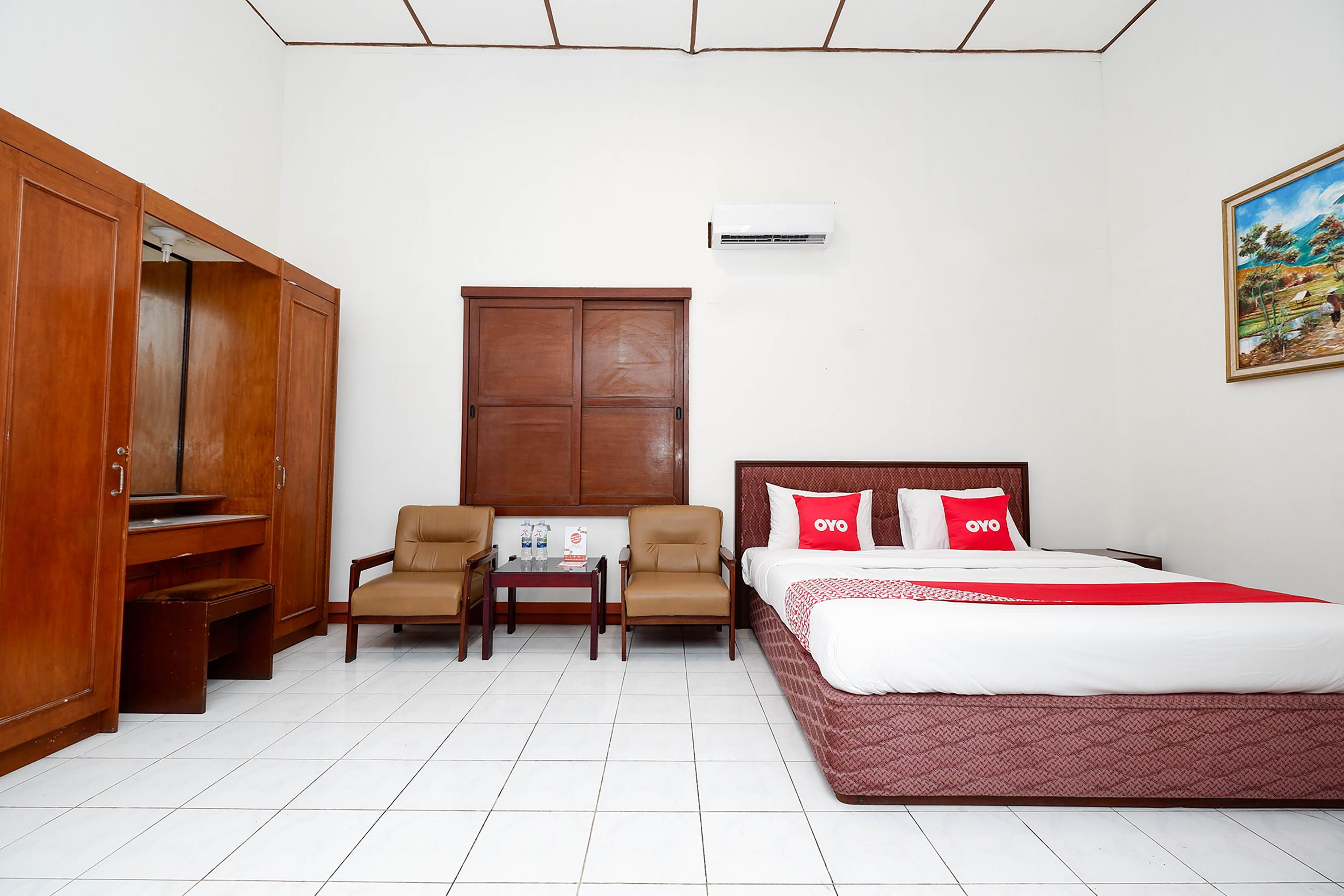 Super Oyo Capital O 1644 Hotel Griya Kencana Solo Exteriör bild