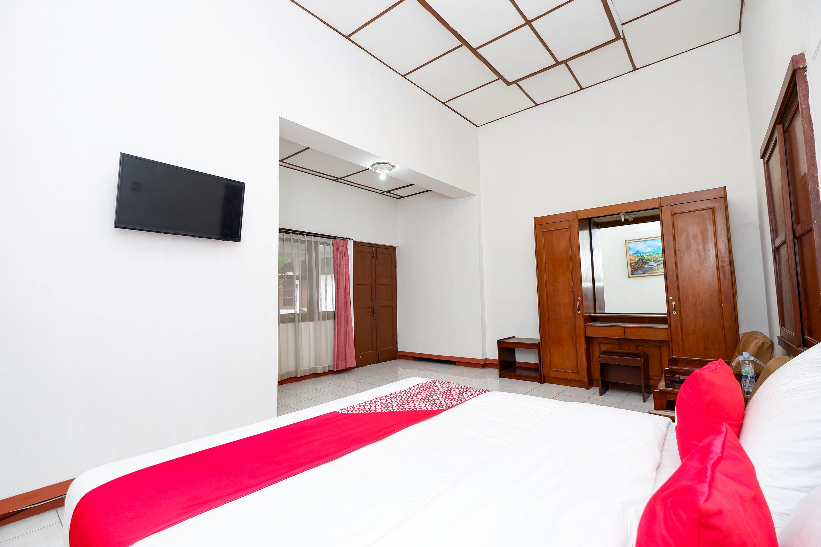 Super Oyo Capital O 1644 Hotel Griya Kencana Solo Exteriör bild
