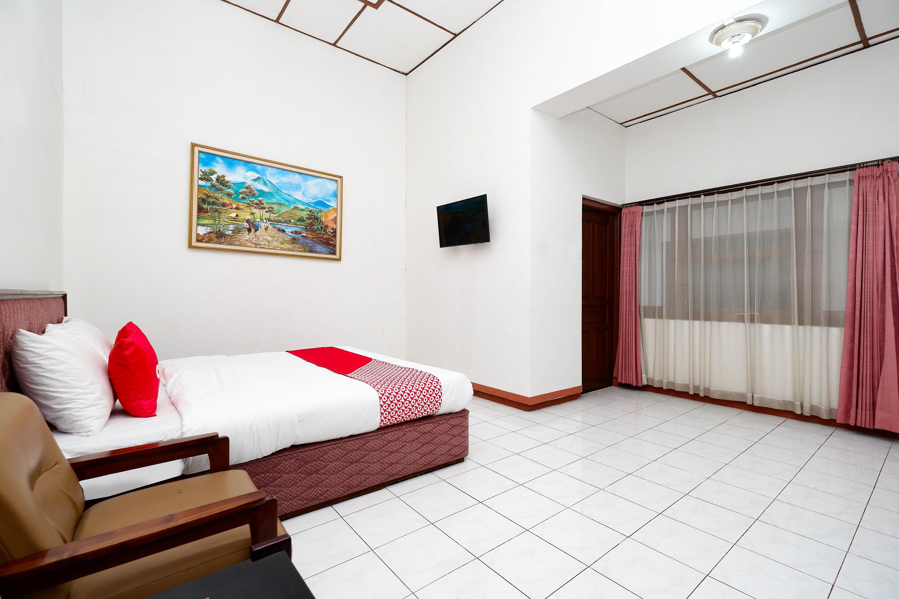 Super Oyo Capital O 1644 Hotel Griya Kencana Solo Exteriör bild