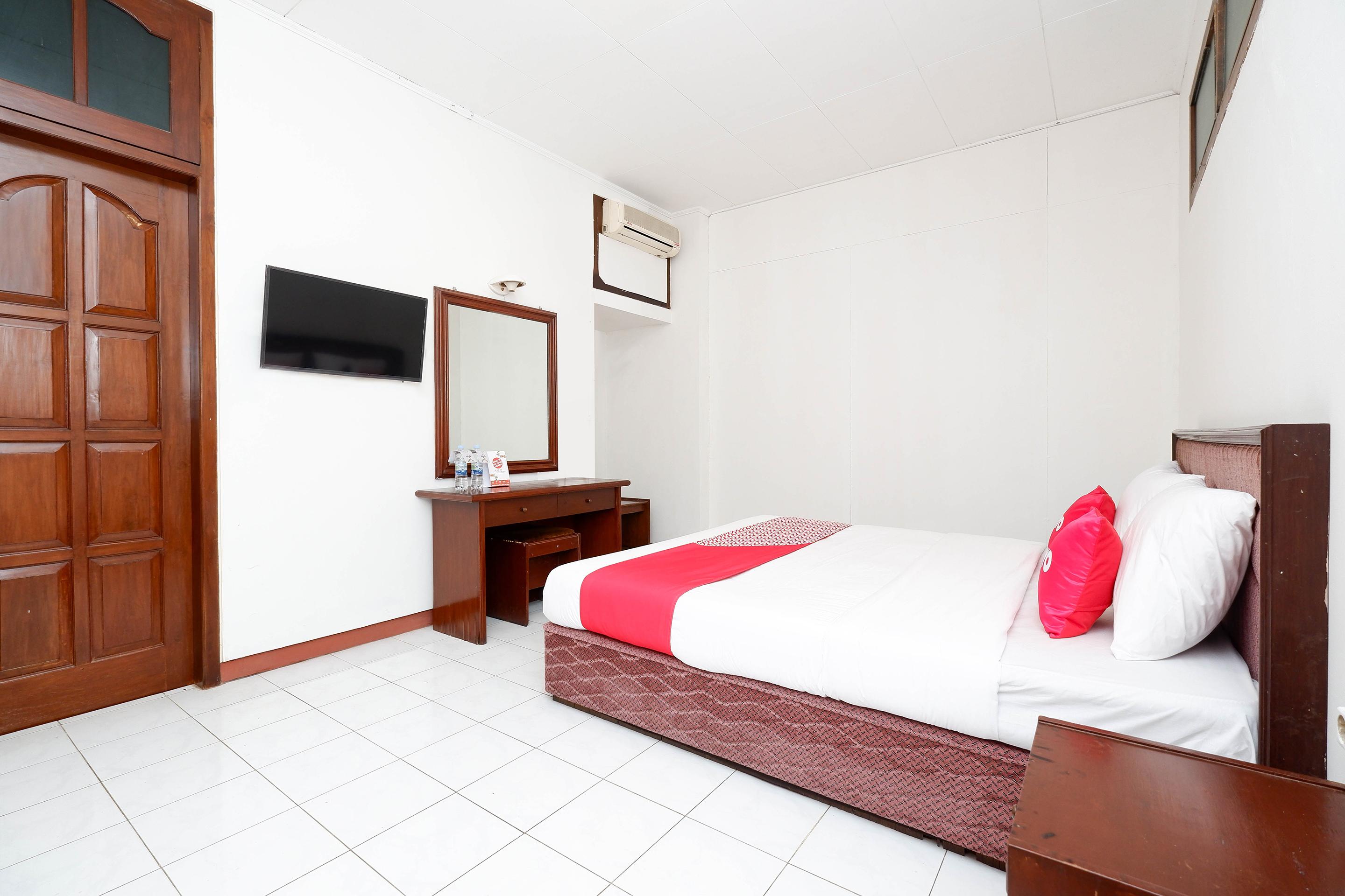 Super Oyo Capital O 1644 Hotel Griya Kencana Solo Exteriör bild