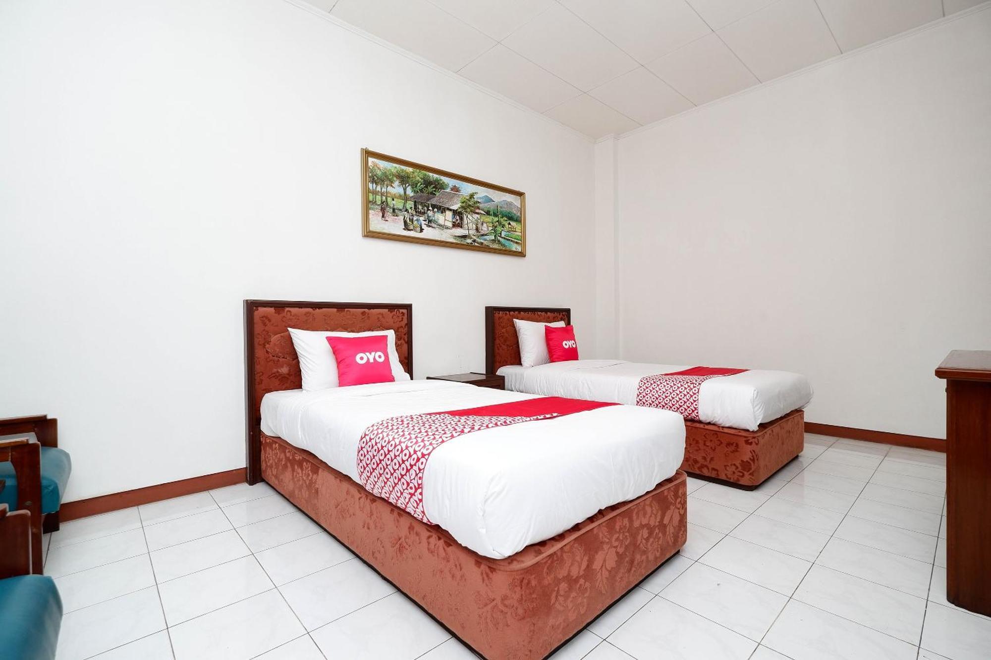 Super Oyo Capital O 1644 Hotel Griya Kencana Solo Exteriör bild