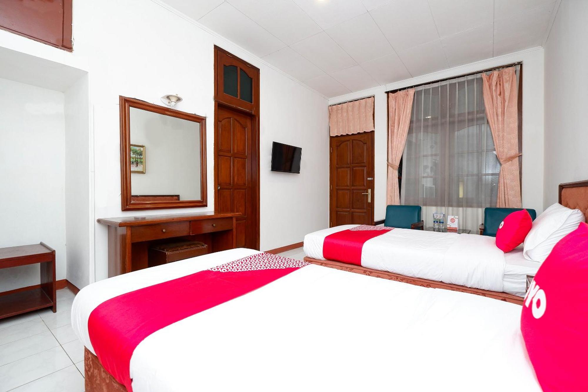 Super Oyo Capital O 1644 Hotel Griya Kencana Solo Exteriör bild