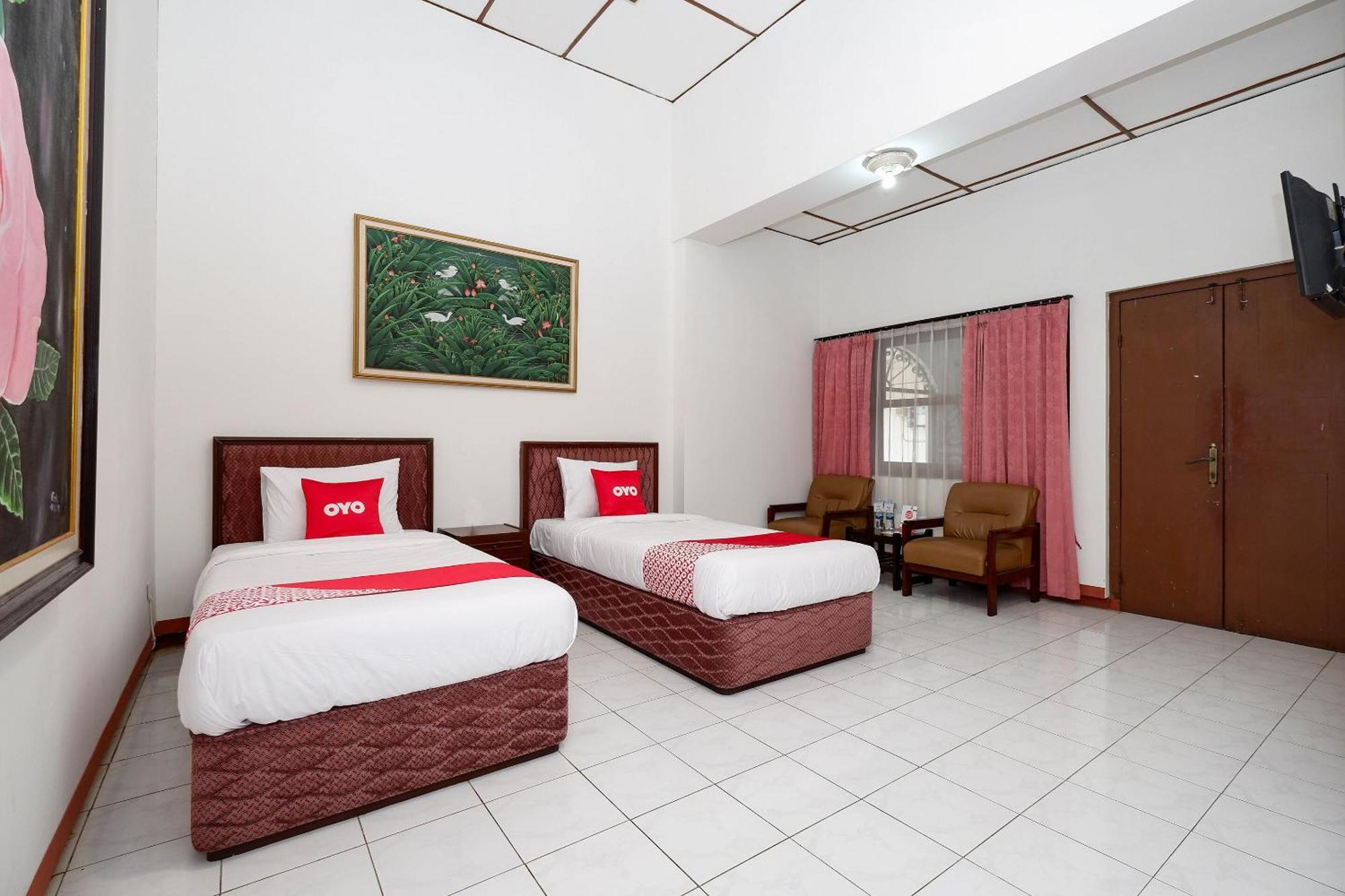 Super Oyo Capital O 1644 Hotel Griya Kencana Solo Exteriör bild