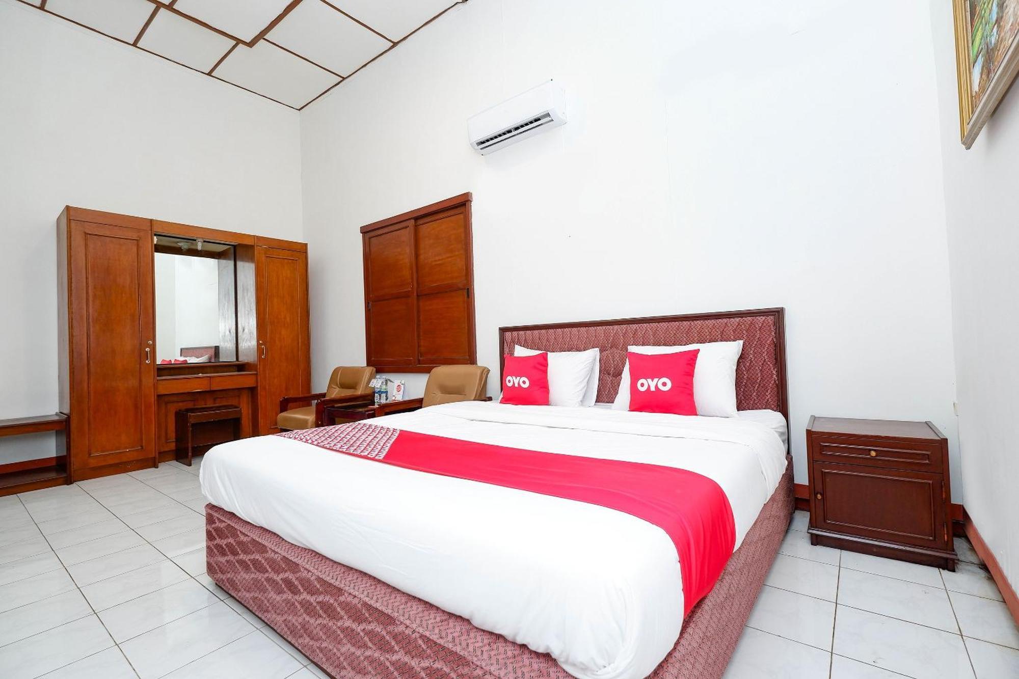 Super Oyo Capital O 1644 Hotel Griya Kencana Solo Exteriör bild