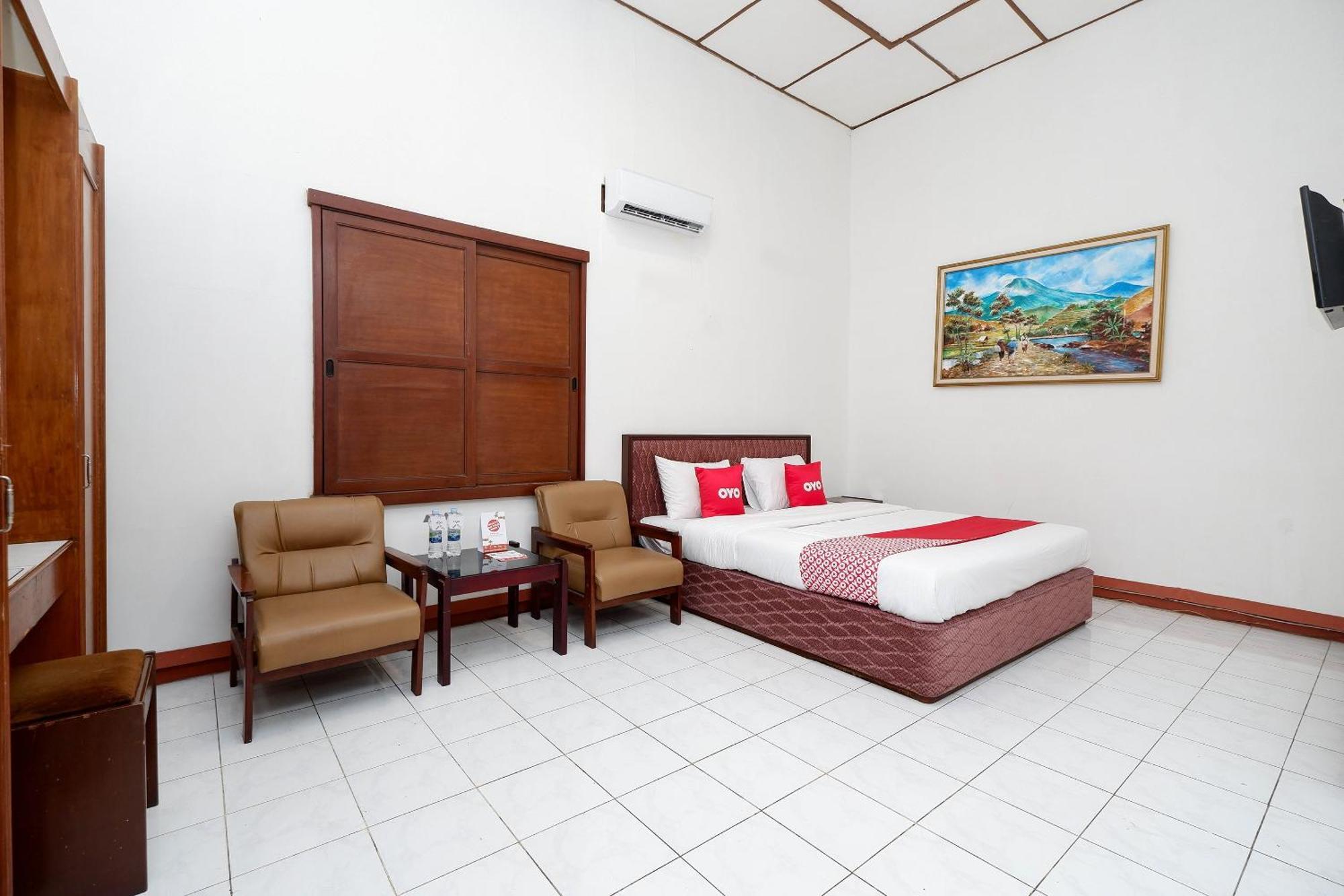 Super Oyo Capital O 1644 Hotel Griya Kencana Solo Exteriör bild