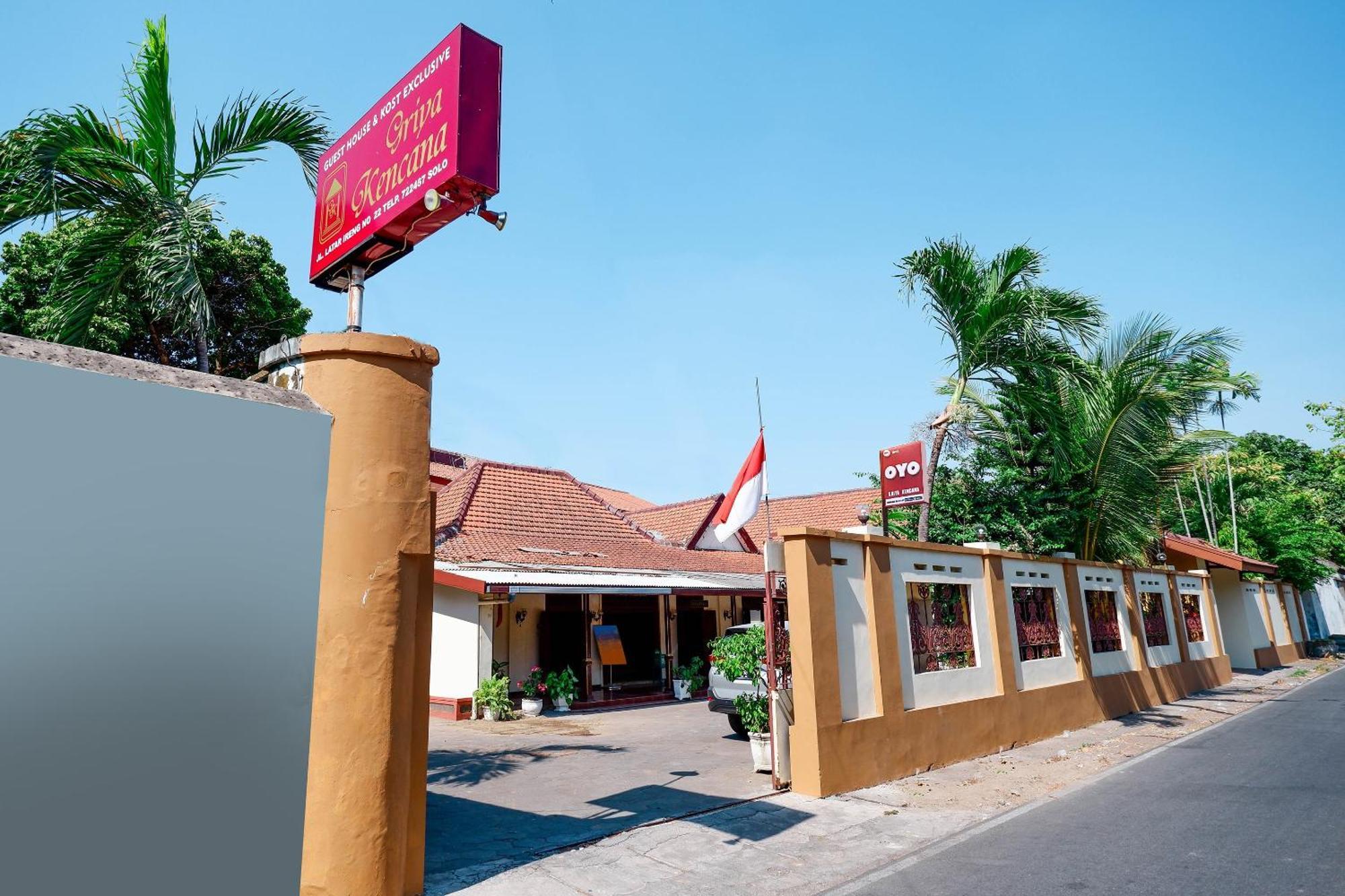 Super Oyo Capital O 1644 Hotel Griya Kencana Solo Exteriör bild